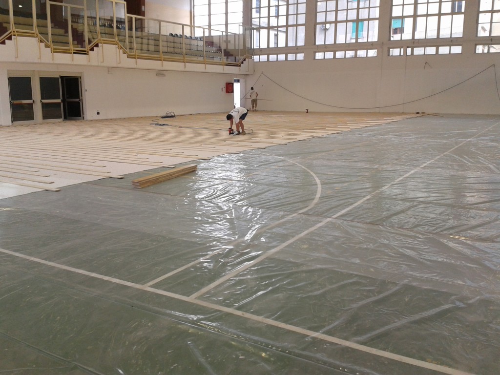 PARQUET-SPORTIVI-PER-PALESTRE-SARDEGNA-NUORO-DALLA-RIVA-INSTALLAZIONE-2014-03