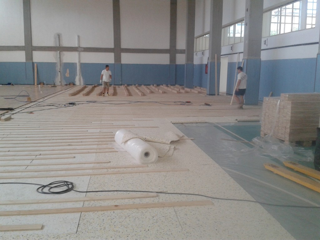 PARQUET-SPORTIVI-PER-PALESTRE-SARDEGNA-NUORO-DALLA-RIVA-INSTALLAZIONE-2014-04