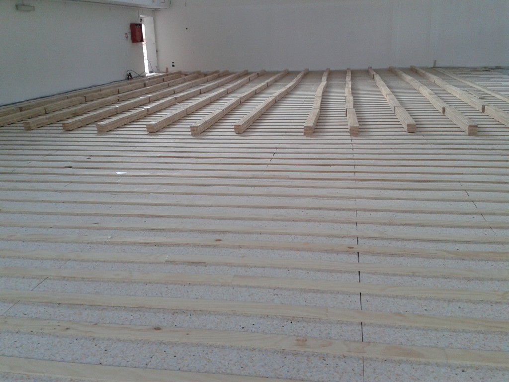 PARQUET-SPORTIVI-PER-PALESTRE-SARDEGNA-NUORO-DALLA-RIVA-INSTALLAZIONE-2014-06