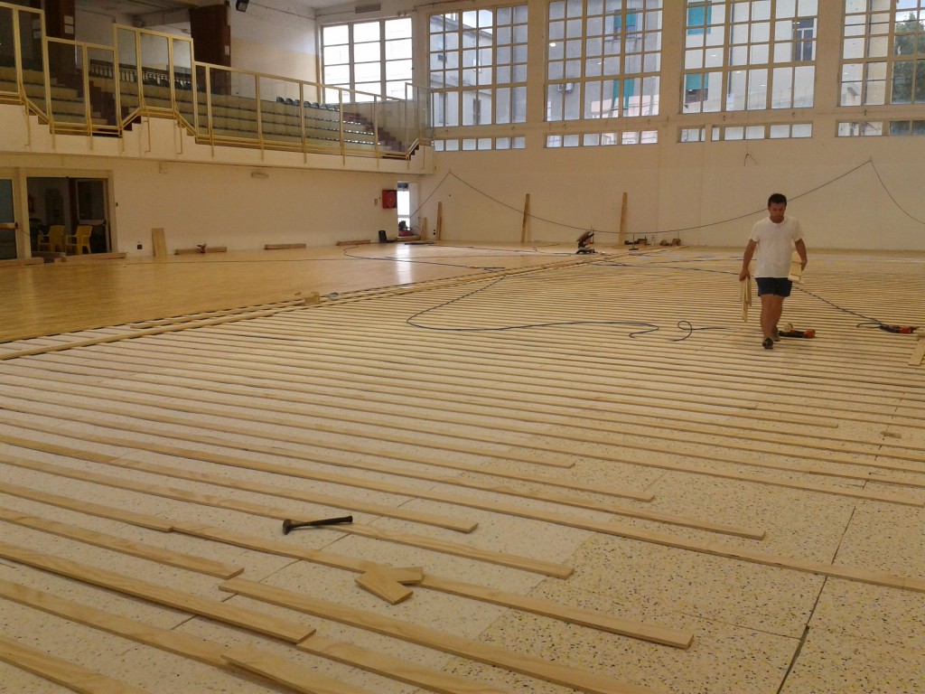 PARQUET-SPORTIVI-PER-PALESTRE-SARDEGNA-NUORO-DALLA-RIVA-INSTALLAZIONE-2014-07
