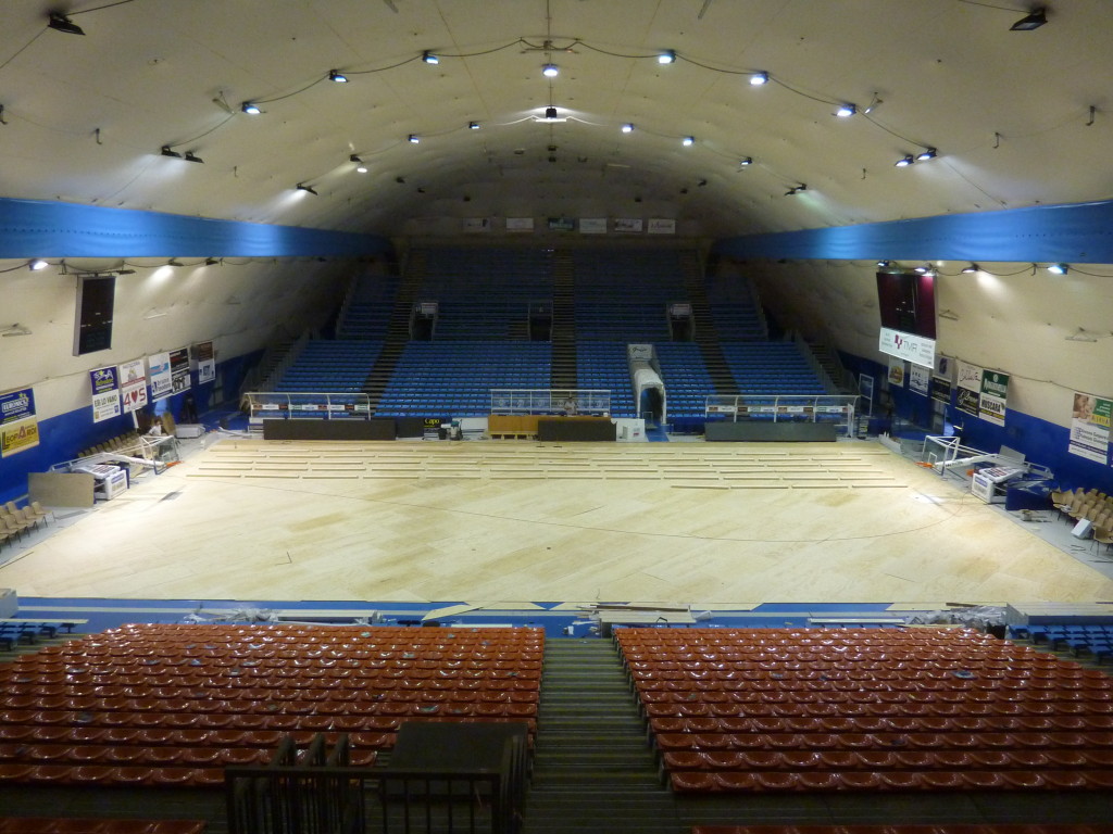 Continuano le fasi di posa del parquet sportivo Dalla Riva a Capo D'Orlando