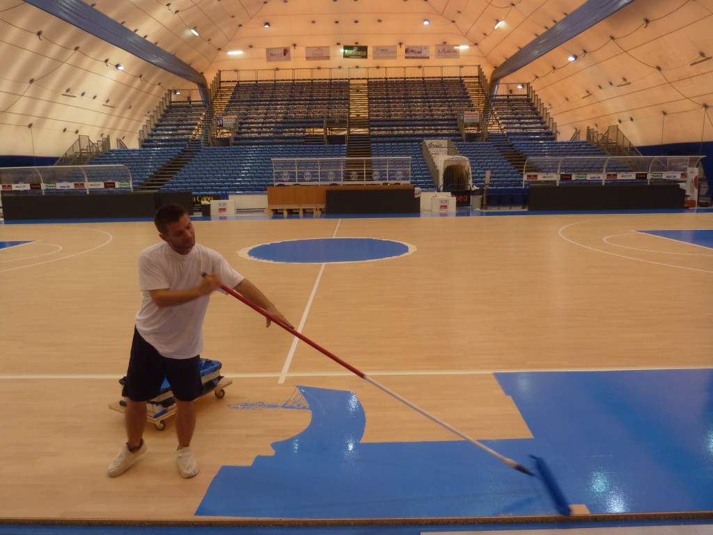Colore blu per il nuovo parquet dell'Orlandina Basket