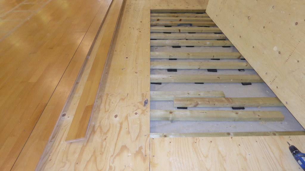 manutenzione parquet palestra Aviano base militare USA 