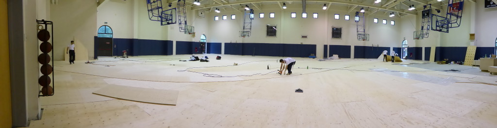pavimentazione sportiva in legno nella palestra della base militare di Aviano
