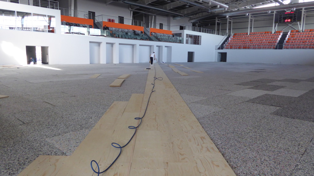 Fasi di installazione di un nuovo parquet sportivo Dalla Riva Sportfloors alla Futsal Arena
