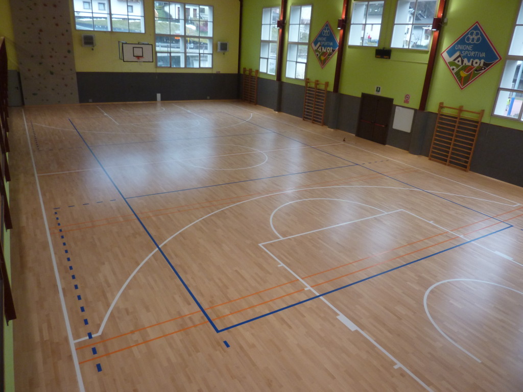 Sul nuovo parquet per palestre Dalla Riva Sportfloors si potrà giocare a basket, volley e badminton Dolomiti 2015