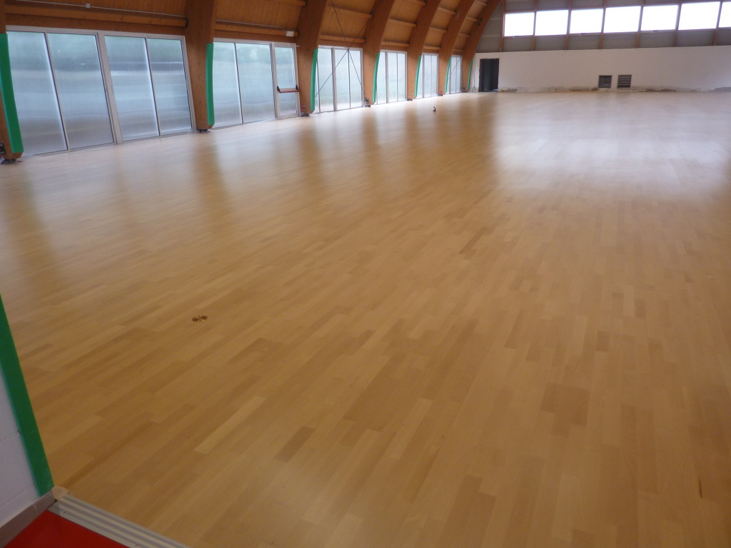 Grazie all'installazione del nuovo parquet Dalla Riva Sportfloors ora l'area sportiva indoor diventa totalmente polivalente
