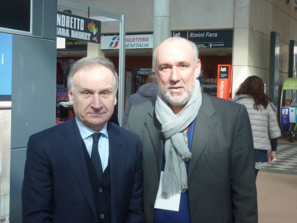 Gianni Petrucci, presidente Fip, a sinistra, con il responsabile marketing di Dalla Riva Sportfloors, Toni Brasolin a Rimini