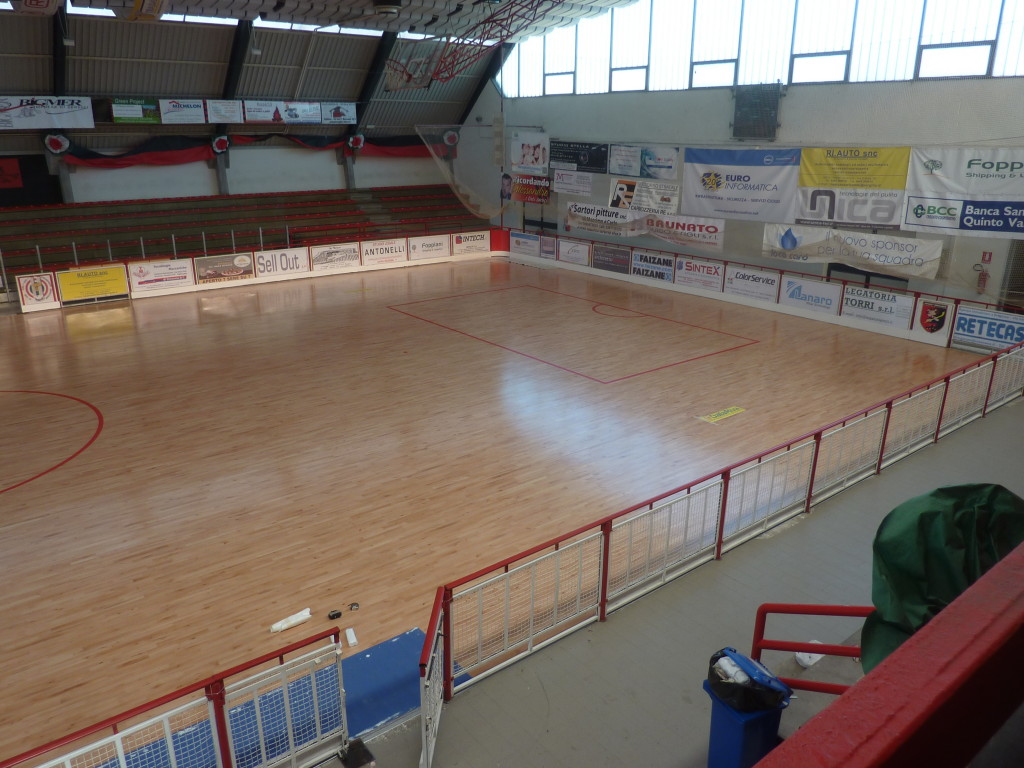 Il nuovo parquet sportivo del palasport di Breganze è completato e pronto per le performances della locale squadra di hockey