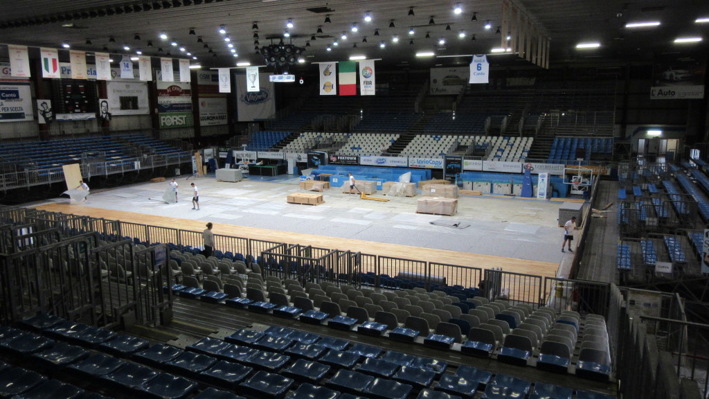 "Mapooro Arena" è l'attuale nome del palazzetto dello sport di Cucciago