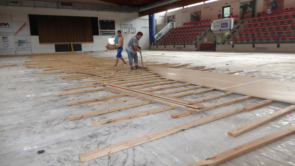 I campioni del basket in carrozzina scelgono il parquet sportivo made in Montebelluna 2 Il Palasport di Seveso è sede della Briantea 84