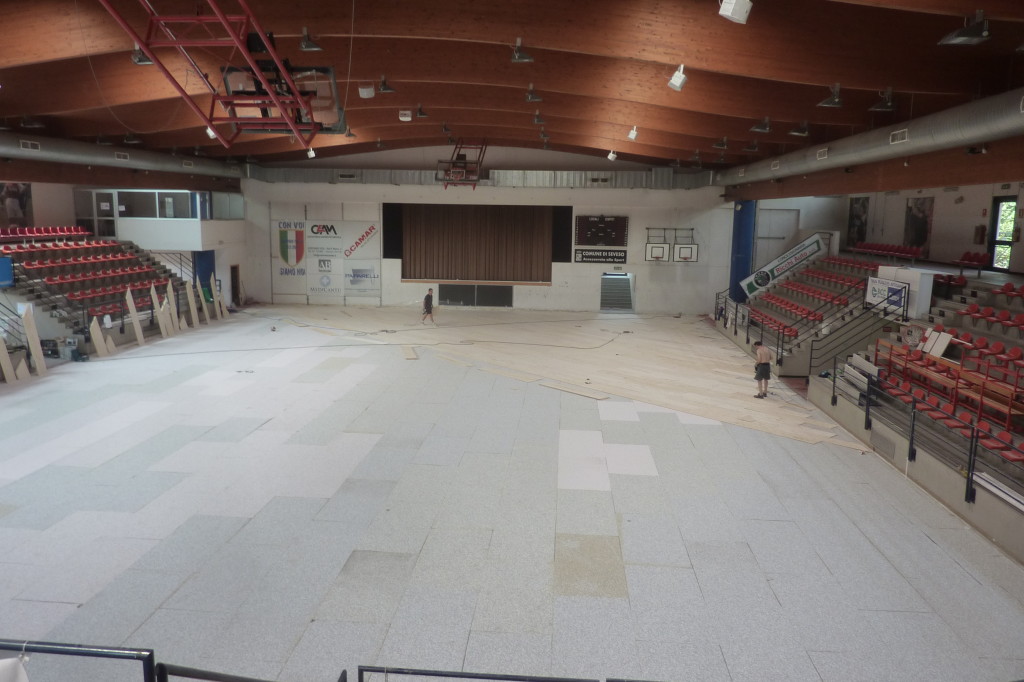 I campioni del basket in carrozzina scelgono il parquet sportivo made in Montebelluna 5 Il materassino elastico posato su tutta la superficie di gioco del palasport di Seveso