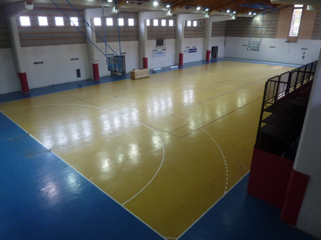 La vecchia pavimentazione del palasport "Biancheri" non soddisfaceva le necessità dei numerosi utenti amanti delle discipline tradizionali quali il basket e la pallavolo