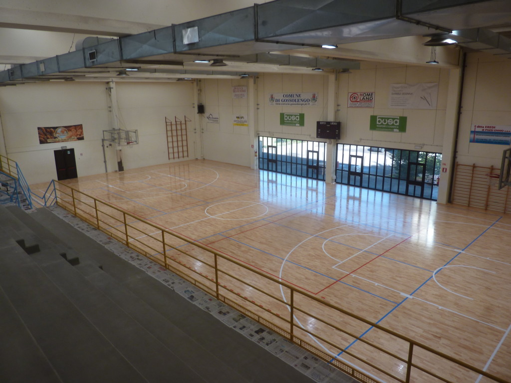 Sul nuovo parquet sportivo piacentino sono stati tracciati tre campi per il volley ed uno per il basket