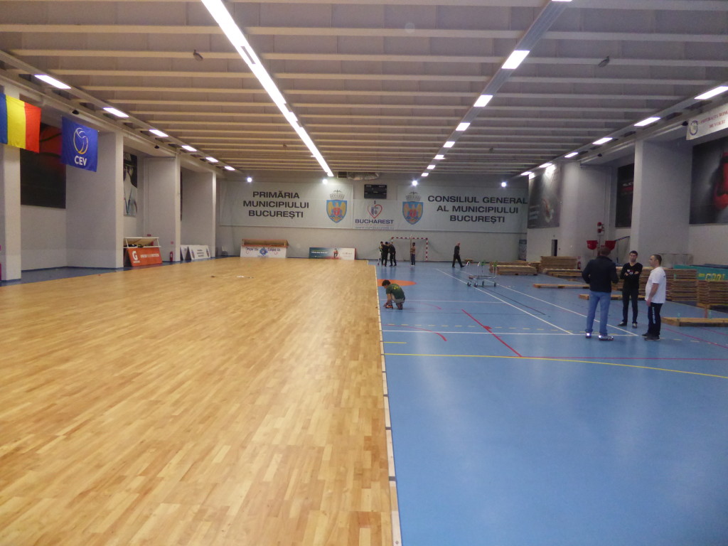 Fasi di installazione del pavimento smontabile Dalla Riva Sportfloors a Bucarest