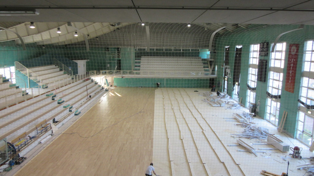 La nuova pavimentazione sportiva in legno ha interessato un'area di mille metri quadri