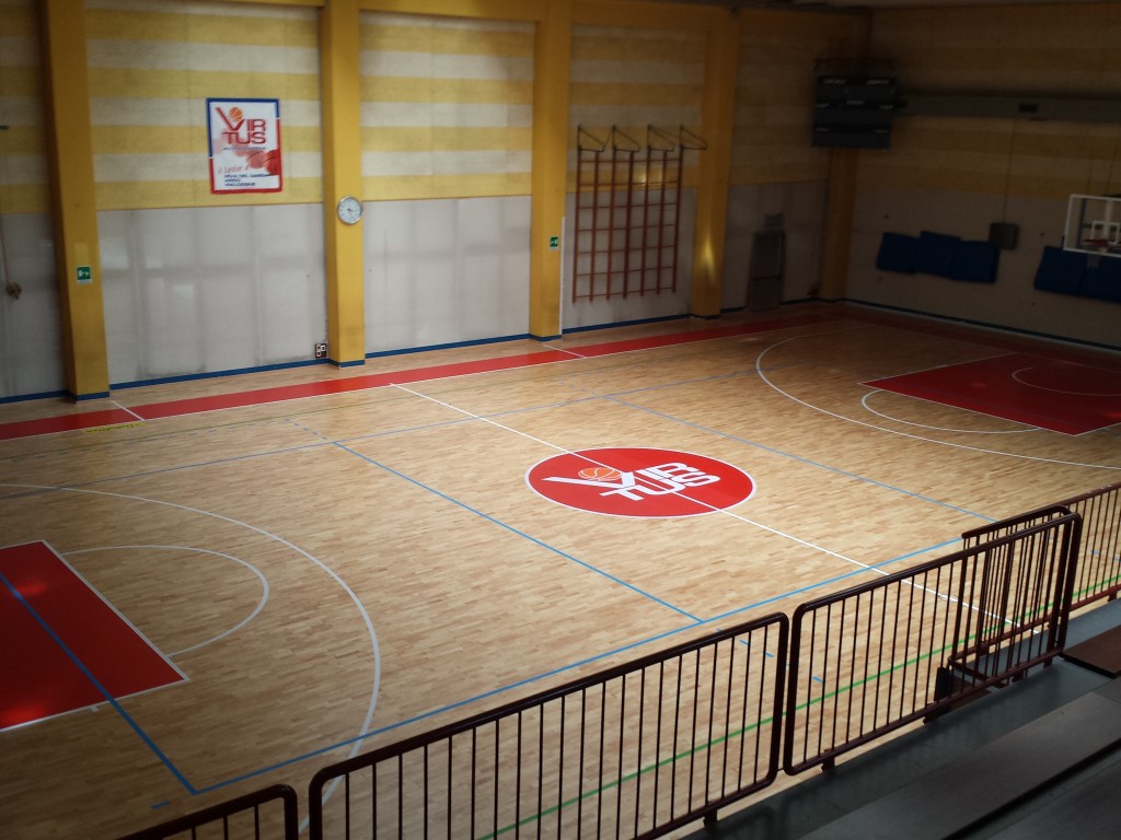 Sostituzione completa pavimento sportivo in legno a Riva del Garda