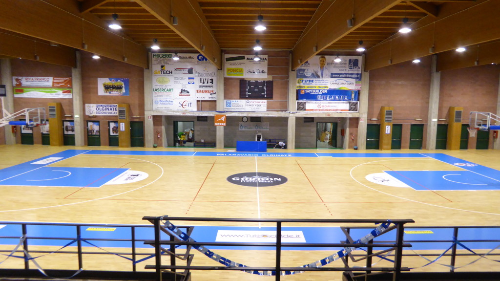 Nuovo parquet sportivo in Lombardia: 1200 metri di legno massello omologato Fiba 7 I responsabili della Nuova Pallacanestro Olginate hanno deciso di personalizzare il rettangolo di gioco con il colore celeste Fiba