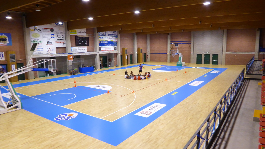 Nuovo parquet sportivo in Lombardia: 1200 metri di legno massello omologato Fiba 8 L'intera installazione del nuovo parquet Dalla Riva Sportfloors ad Olginate è stata eseguita in soli 5 giorni