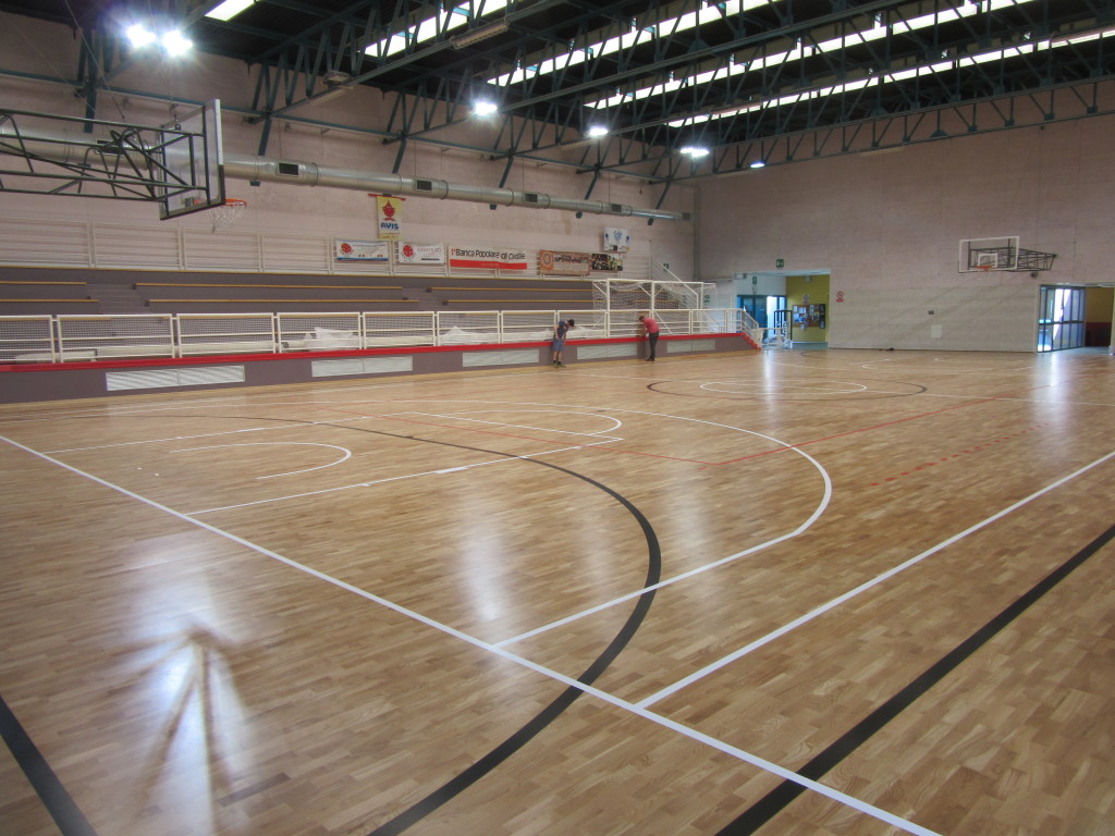 Il rettangolo di gioco è stato tracciato da Dalla Riva Sportfloors per poter ospitare tutte le discipline indoor tradizionali