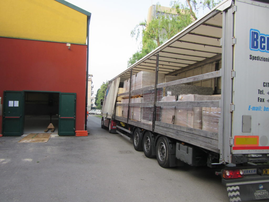 Fenice VeneziaMestre pronta a spiccare il volo dalla rinnovata palestra Franchetti 6 MESTRE-VENEZIA-VENETO-SOSTITUZIONE-PARQUET-SPORTIVO-06