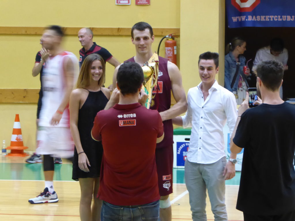 Torneo Città di Jesolo 2016: Marco Dalla Riva, primo a destra, ha appena consegnato il trofeo a Benjamin Ortner